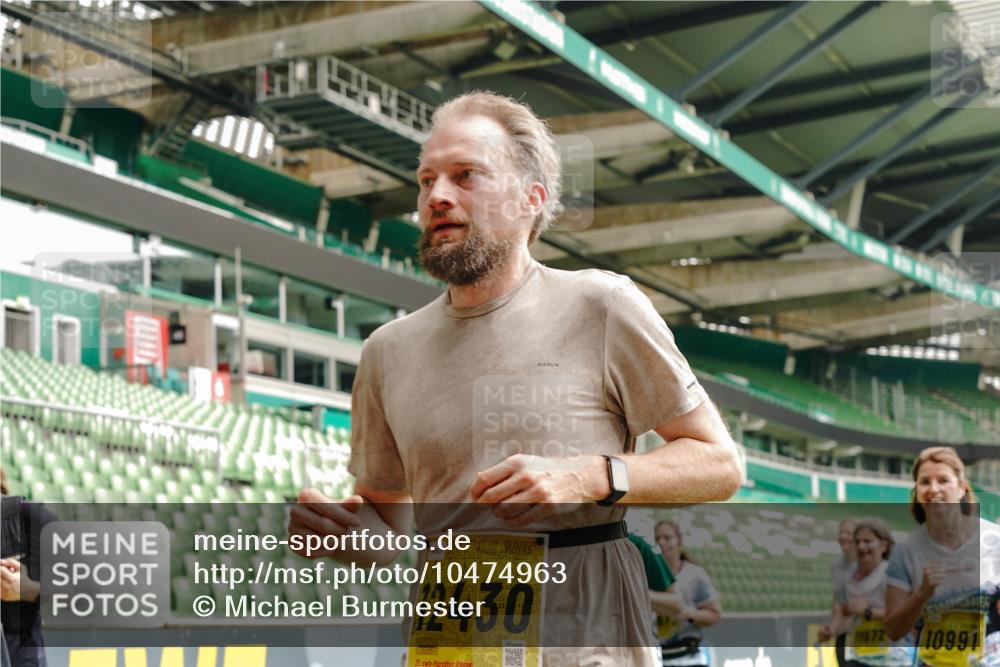 13.09.2026 - 21. swb-Marathon Bremen Michael Burmester http://msf.ph/oto/10474963 13.09.2026 10:38:32 Laufen im Stadion 10090, 10091, 10135, 10139, 10150, 10168, 10188, 10190, 10204, 10205, 10238, 10259, 10260, 10273, 10274, 10283, 10305, 10315, 10323, 10360, 10363, 10364, 10370, 10375, 10376, 10378, 10404, 10432, 10444, 10457, 10465, 10469, 10488, 10505, 10510, 10511, 10516, 10526, 10595, 10598, 10609, 10630, 10645, 10654, 10661, 10662, 10663, 10664, 10674, 10681, 10682, 10686, 10695, 10697, 10802, 10823 meine-sportfotos.de