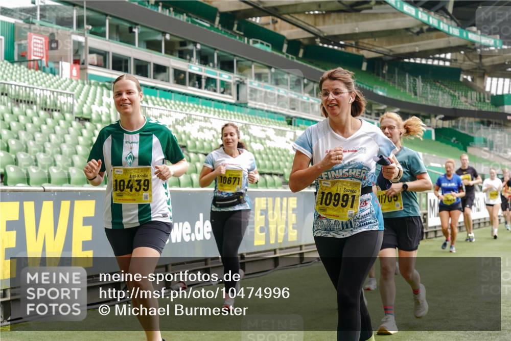 13.09.2026 - 21. swb-Marathon Bremen Michael Burmester http://msf.ph/oto/10474996 13.09.2026 10:38:33 Laufen im Stadion 10090, 10091, 10135, 10139, 10150, 10168, 10188, 10190, 10204, 10205, 10238, 10259, 10260, 10273, 10274, 10283, 10305, 10315, 10323, 10360, 10363, 10364, 10370, 10375, 10376, 10378, 10404, 10432, 10444, 10457, 10465, 10469, 10488, 10505, 10510, 10511, 10516, 10526, 10595, 10598, 10609, 10630, 10645, 10654, 10661, 10662, 10663, 10664, 10674, 10681, 10682, 10686, 10695, 10697, 10802, 10823 meine-sportfotos.de