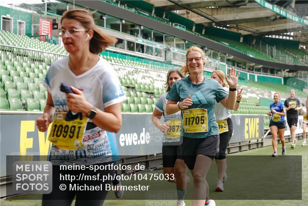 13.09.2026 - 21. swb-Marathon Bremen Michael Burmester http://msf.ph/oto/10475033 13.09.2026 10:38:34 Laufen im Stadion 10090, 10091, 10135, 10139, 10150, 10168, 10188, 10190, 10204, 10205, 10229, 10238, 10259, 10260, 10273, 10274, 10283, 10305, 10315, 10323, 10360, 10363, 10364, 10370, 10375, 10376, 10378, 10404, 10432, 10444, 10457, 10465, 10469, 10488, 10505, 10510, 10511, 10516, 10526, 10595, 10598, 10609, 10619, 10630, 10645, 10654, 10661, 10662, 10663, 10664, 10674, 10681, 10682, 10686, 10695, 10697, 10802, 10823 meine-sportfotos.de