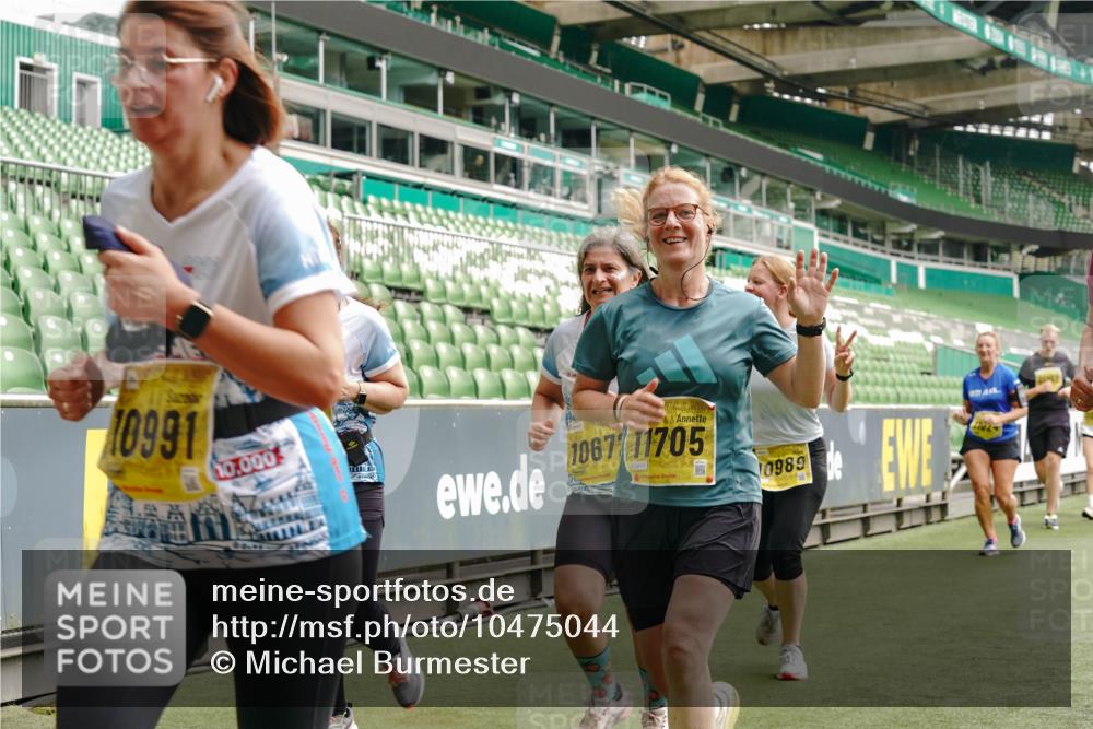 13.09.2026 - 21. swb-Marathon Bremen Michael Burmester http://msf.ph/oto/10475044 13.09.2026 10:38:34 Laufen im Stadion 10090, 10091, 10135, 10139, 10150, 10168, 10188, 10190, 10204, 10205, 10229, 10238, 10259, 10260, 10273, 10274, 10283, 10305, 10315, 10323, 10360, 10363, 10364, 10370, 10375, 10376, 10378, 10404, 10432, 10444, 10457, 10465, 10469, 10488, 10505, 10510, 10511, 10516, 10526, 10595, 10598, 10609, 10619, 10630, 10645, 10654, 10661, 10662, 10663, 10664, 10674, 10681, 10682, 10686, 10695, 10697, 10802, 10823 meine-sportfotos.de