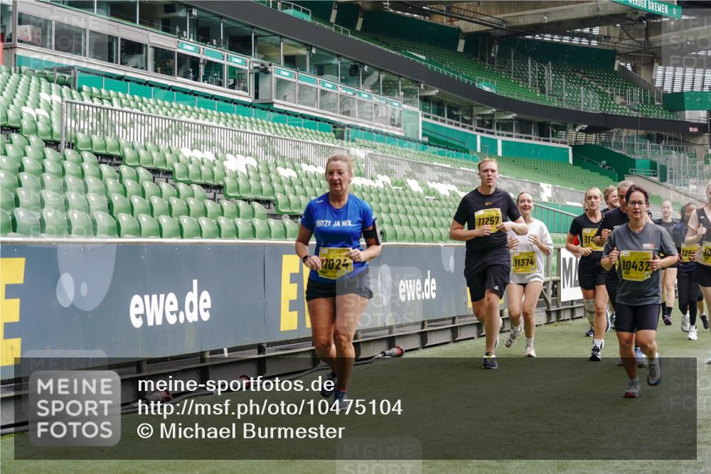 13.09.2026 - 21. swb-Marathon Bremen Michael Burmester http://msf.ph/oto/10475104 13.09.2026 10:38:37 Laufen im Stadion 10090, 10091, 10135, 10139, 10150, 10168, 10188, 10190, 10204, 10205, 10217, 10229, 10238, 10259, 10260, 10273, 10274, 10283, 10305, 10315, 10323, 10360, 10363, 10364, 10370, 10375, 10376, 10378, 10404, 10432, 10444, 10457, 10465, 10469, 10488, 10505, 10510, 10511, 10516, 10526, 10595, 10598, 10609, 10619, 10630, 10645, 10654, 10661, 10662, 10664, 10674, 10681, 10682, 10686, 10695, 10697, 10802, 10823 meine-sportfotos.de