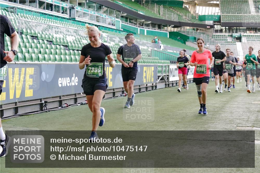 13.09.2026 - 21. swb-Marathon Bremen Michael Burmester http://msf.ph/oto/10475147 13.09.2026 13:16:23 Laufen im Stadion 134, 143, 153, 231, 263, 266, 267, 271, 449, 598, 612, 653, 990, 1047, 1057, 1185, 1312, 1465, 1539, 1813, 1825, 1874, 1987, 2013, 2218, 2235, 2259, 2351, 2359, 2363, 2381, 2385, 2386, 2466, 2468, 2484, 2550, 2562, 2579, 2586, 2664, 2667, 2678, 2698, 2760, 2778, 2783, 2797, 2799, 2821, 2846, 2859, 2874, 2958, 2974, 2996, 3001, 3075, 3133, 3157, 3165, 3185, 3213, 3237, 3265, 3331, 3355, 3366, 3382, 3387, 3479, 3486, 3501, 3506, 3512, 3670, 3829 meine-sportfotos.de