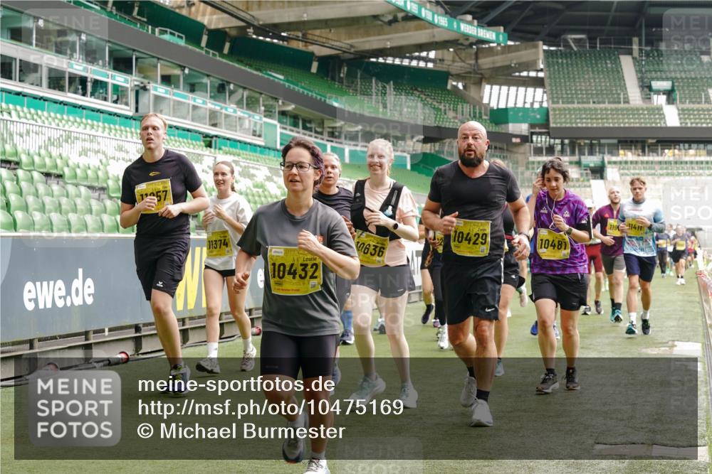 13.09.2026 - 21. swb-Marathon Bremen Michael Burmester http://msf.ph/oto/10475169 13.09.2026 10:38:39 Laufen im Stadion 10090, 10091, 10135, 10138, 10139, 10150, 10168, 10188, 10190, 10204, 10205, 10217, 10229, 10238, 10259, 10260, 10273, 10274, 10283, 10305, 10314, 10315, 10323, 10360, 10363, 10364, 10370, 10375, 10376, 10378, 10404, 10432, 10444, 10457, 10465, 10469, 10488, 10505, 10510, 10511, 10516, 10526, 10595, 10598, 10609, 10619, 10630, 10645, 10654, 10661, 10662, 10664, 10674, 10681, 10682, 10686, 10695, 10697, 10802, 10823 meine-sportfotos.de