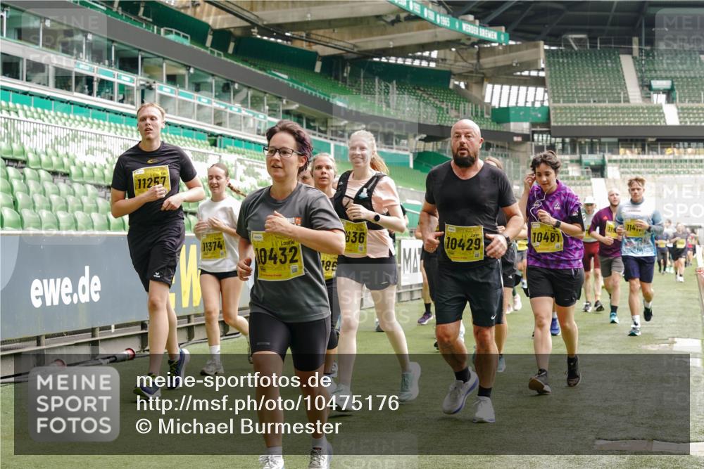 13.09.2026 - 21. swb-Marathon Bremen Michael Burmester http://msf.ph/oto/10475176 13.09.2026 10:38:39 Laufen im Stadion 10090, 10091, 10135, 10138, 10139, 10150, 10168, 10188, 10190, 10204, 10205, 10217, 10229, 10238, 10259, 10260, 10273, 10274, 10283, 10305, 10314, 10315, 10323, 10360, 10363, 10364, 10370, 10375, 10376, 10378, 10404, 10432, 10444, 10457, 10465, 10469, 10488, 10505, 10510, 10511, 10516, 10526, 10595, 10598, 10609, 10619, 10630, 10645, 10654, 10661, 10662, 10664, 10674, 10681, 10682, 10686, 10695, 10697, 10802, 10823 meine-sportfotos.de