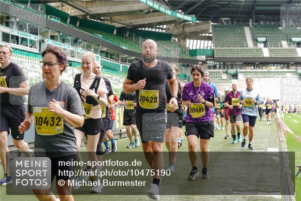 13.09.2026 - 21. swb-Marathon Bremen Michael Burmester http://msf.ph/oto/10475190 13.09.2026 10:38:40 Laufen im Stadion 10090, 10091, 10135, 10138, 10139, 10150, 10168, 10188, 10190, 10204, 10205, 10217, 10229, 10238, 10259, 10260, 10273, 10274, 10283, 10305, 10314, 10315, 10323, 10360, 10363, 10364, 10370, 10375, 10376, 10378, 10404, 10432, 10444, 10457, 10465, 10469, 10488, 10505, 10510, 10511, 10526, 10595, 10598, 10609, 10619, 10630, 10645, 10654, 10661, 10662, 10664, 10674, 10681, 10682, 10686, 10695, 10697, 10802, 10823 meine-sportfotos.de