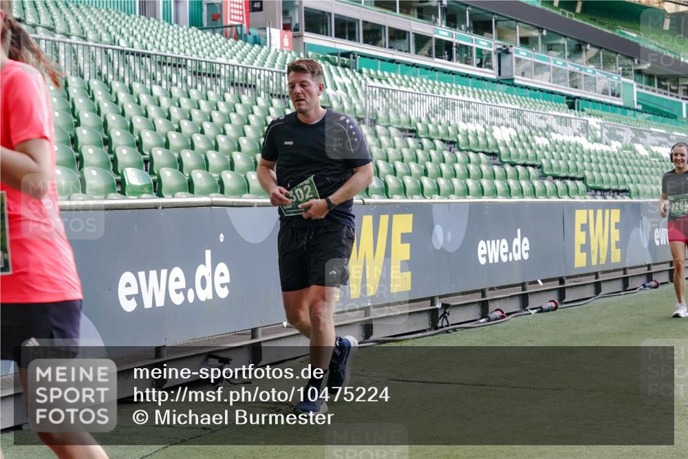 13.09.2026 - 21. swb-Marathon Bremen Michael Burmester http://msf.ph/oto/10475224 13.09.2026 13:16:26 Laufen im Stadion 134, 143, 153, 231, 263, 266, 267, 271, 449, 598, 612, 653, 990, 1047, 1057, 1185, 1312, 1465, 1539, 1813, 1825, 1874, 1987, 2013, 2067, 2218, 2235, 2259, 2351, 2359, 2363, 2381, 2385, 2386, 2466, 2468, 2484, 2550, 2562, 2579, 2586, 2664, 2667, 2678, 2698, 2760, 2778, 2783, 2797, 2799, 2821, 2846, 2859, 2874, 2958, 2974, 2996, 3001, 3075, 3133, 3157, 3165, 3185, 3213, 3237, 3265, 3331, 3366, 3382, 3387, 3479, 3486, 3501, 3506, 3512, 3670, 3829 meine-sportfotos.de