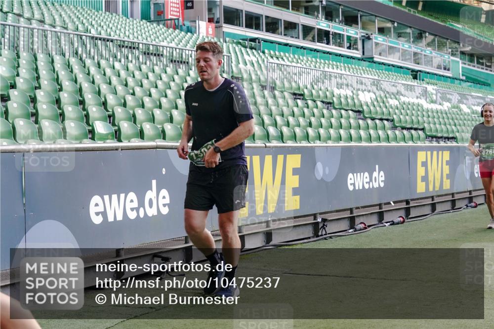 13.09.2026 - 21. swb-Marathon Bremen Michael Burmester http://msf.ph/oto/10475237 13.09.2026 13:16:26 Laufen im Stadion 134, 143, 153, 231, 263, 266, 267, 271, 449, 598, 612, 653, 990, 1047, 1057, 1185, 1312, 1465, 1539, 1813, 1825, 1874, 1987, 2013, 2067, 2218, 2235, 2259, 2351, 2359, 2363, 2381, 2385, 2386, 2466, 2468, 2484, 2550, 2562, 2579, 2586, 2664, 2667, 2678, 2698, 2760, 2778, 2783, 2797, 2799, 2821, 2846, 2859, 2874, 2958, 2974, 2996, 3001, 3075, 3133, 3157, 3165, 3185, 3213, 3237, 3265, 3331, 3366, 3382, 3387, 3479, 3486, 3501, 3506, 3512, 3670, 3829 meine-sportfotos.de