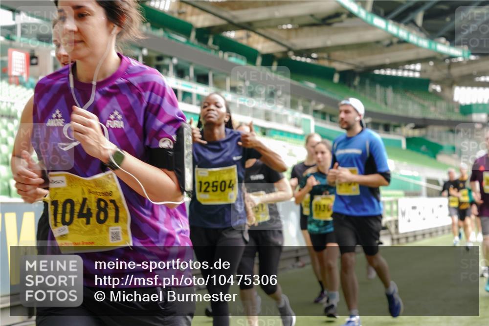 13.09.2026 - 21. swb-Marathon Bremen Michael Burmester http://msf.ph/oto/10475306 13.09.2026 10:38:42 Laufen im Stadion 10090, 10091, 10135, 10138, 10139, 10150, 10168, 10188, 10190, 10204, 10205, 10217, 10229, 10238, 10259, 10260, 10273, 10274, 10283, 10305, 10314, 10315, 10323, 10360, 10363, 10364, 10370, 10375, 10376, 10378, 10404, 10432, 10457, 10465, 10469, 10488, 10505, 10510, 10511, 10526, 10595, 10598, 10609, 10619, 10630, 10645, 10654, 10661, 10662, 10664, 10674, 10681, 10682, 10686, 10695, 10697, 10802, 10823 meine-sportfotos.de