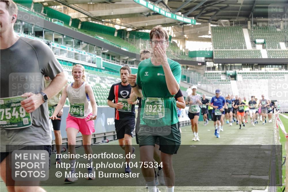13.09.2026 - 21. swb-Marathon Bremen Michael Burmester http://msf.ph/oto/10475334 13.09.2026 13:16:29 Laufen im Stadion 134, 143, 153, 231, 263, 266, 267, 271, 449, 588, 598, 612, 653, 990, 1057, 1185, 1312, 1465, 1539, 1813, 1825, 1874, 1987, 2013, 2067, 2218, 2235, 2259, 2351, 2359, 2363, 2381, 2385, 2386, 2466, 2468, 2484, 2532, 2550, 2562, 2579, 2586, 2664, 2667, 2678, 2698, 2760, 2778, 2783, 2797, 2799, 2821, 2846, 2859, 2874, 2958, 2974, 2996, 3001, 3075, 3104, 3133, 3157, 3165, 3185, 3195, 3213, 3237, 3265, 3331, 3366, 3382, 3387, 3479, 3486, 3501, 3506, 3512, 3670, 3829 meine-sportfotos.de