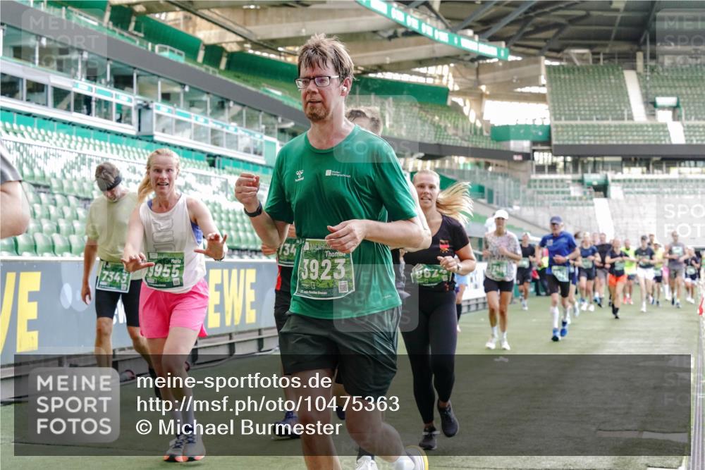 13.09.2026 - 21. swb-Marathon Bremen Michael Burmester http://msf.ph/oto/10475363 13.09.2026 13:16:29 Laufen im Stadion 134, 143, 153, 231, 263, 266, 267, 271, 449, 588, 598, 612, 653, 990, 1057, 1185, 1312, 1465, 1539, 1813, 1825, 1874, 1987, 2013, 2067, 2218, 2235, 2259, 2351, 2359, 2363, 2381, 2385, 2386, 2466, 2468, 2484, 2532, 2550, 2562, 2579, 2586, 2664, 2667, 2678, 2698, 2760, 2778, 2783, 2797, 2799, 2821, 2846, 2859, 2874, 2958, 2974, 2996, 3001, 3075, 3104, 3133, 3157, 3165, 3185, 3195, 3213, 3237, 3265, 3331, 3366, 3382, 3387, 3479, 3486, 3501, 3506, 3512, 3670, 3829 meine-sportfotos.de