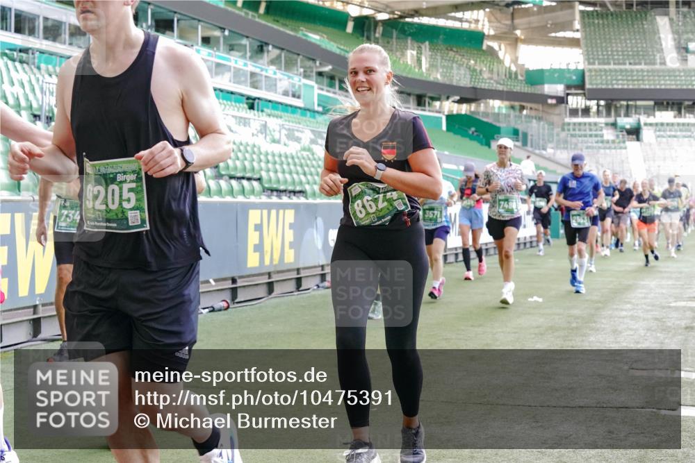 13.09.2026 - 21. swb-Marathon Bremen Michael Burmester http://msf.ph/oto/10475391 13.09.2026 13:16:31 Laufen im Stadion 134, 143, 153, 231, 263, 267, 271, 449, 588, 598, 612, 653, 990, 1057, 1185, 1312, 1465, 1539, 1813, 1825, 1874, 1987, 2013, 2067, 2218, 2235, 2259, 2351, 2359, 2363, 2381, 2385, 2386, 2468, 2484, 2532, 2550, 2562, 2579, 2586, 2655, 2664, 2667, 2678, 2698, 2760, 2778, 2783, 2797, 2799, 2821, 2846, 2859, 2874, 2958, 2974, 2996, 3001, 3075, 3104, 3133, 3157, 3165, 3185, 3195, 3213, 3237, 3265, 3314, 3331, 3366, 3382, 3387, 3479, 3486, 3501, 3506, 3512, 3670, 3829 meine-sportfotos.de