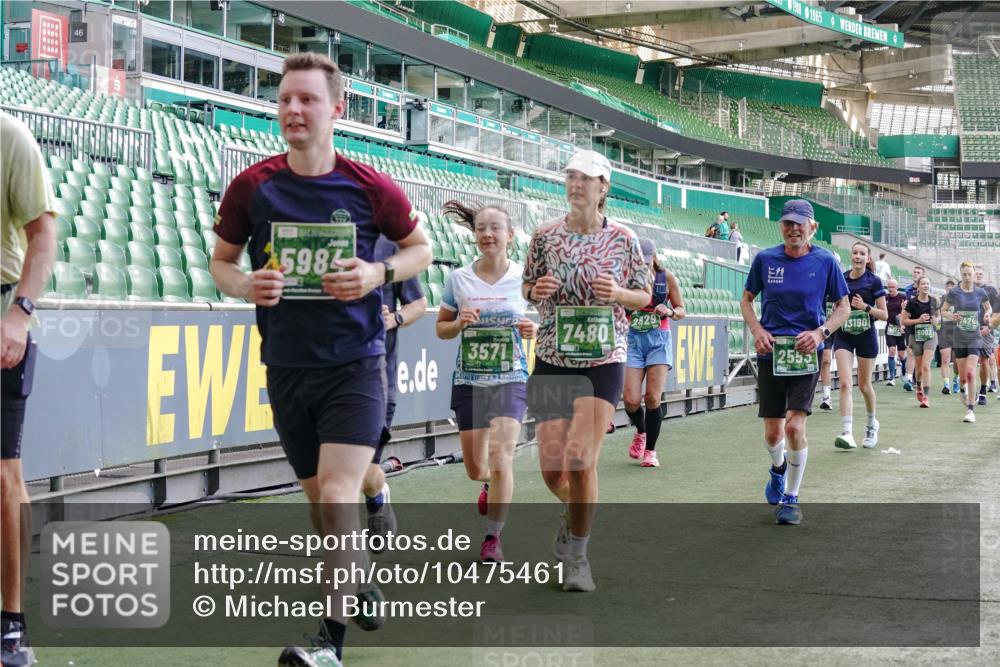 13.09.2026 - 21. swb-Marathon Bremen Michael Burmester http://msf.ph/oto/10475461 13.09.2026 13:16:34 Laufen im Stadion 134, 143, 153, 231, 263, 267, 271, 449, 588, 598, 612, 653, 990, 1057, 1185, 1312, 1465, 1539, 1813, 1825, 1874, 1987, 2013, 2067, 2218, 2235, 2259, 2351, 2359, 2363, 2381, 2385, 2386, 2468, 2532, 2550, 2562, 2579, 2586, 2655, 2664, 2667, 2678, 2698, 2760, 2778, 2783, 2797, 2799, 2821, 2846, 2859, 2874, 2958, 2974, 2996, 3001, 3075, 3104, 3133, 3157, 3165, 3185, 3195, 3213, 3237, 3265, 3314, 3331, 3366, 3382, 3387, 3479, 3486, 3501, 3506, 3512, 3829 meine-sportfotos.de