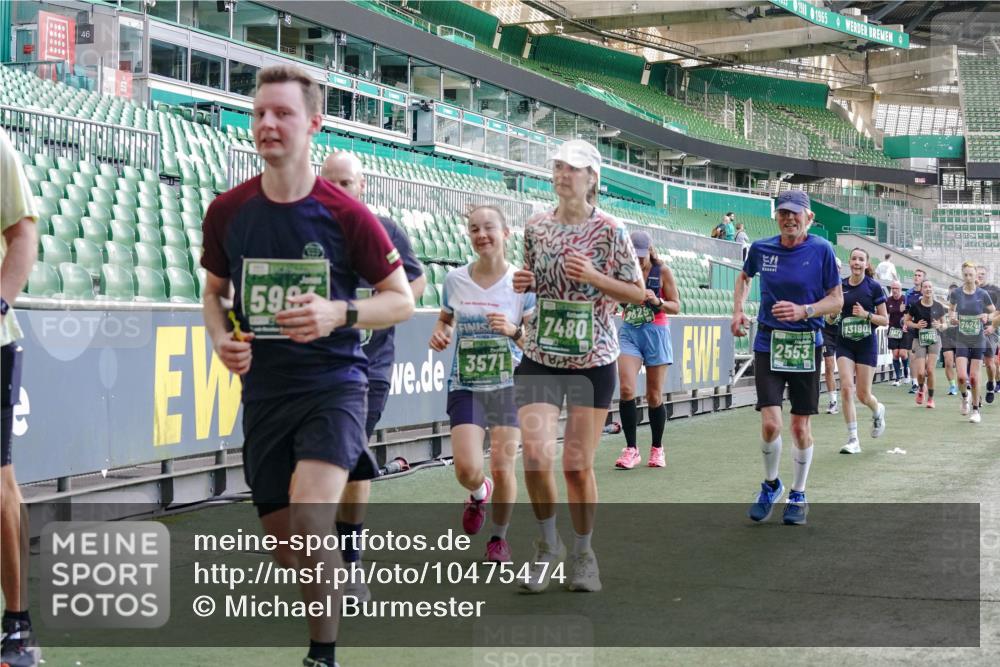 13.09.2026 - 21. swb-Marathon Bremen Michael Burmester http://msf.ph/oto/10475474 13.09.2026 13:16:34 Laufen im Stadion 134, 143, 153, 231, 263, 267, 271, 449, 588, 598, 612, 653, 990, 1057, 1185, 1312, 1465, 1539, 1813, 1825, 1874, 1987, 2013, 2067, 2218, 2235, 2259, 2351, 2359, 2363, 2381, 2385, 2386, 2468, 2532, 2550, 2562, 2579, 2586, 2655, 2664, 2667, 2678, 2698, 2760, 2778, 2783, 2797, 2799, 2821, 2846, 2859, 2874, 2958, 2974, 2996, 3001, 3075, 3104, 3133, 3157, 3165, 3185, 3195, 3213, 3237, 3265, 3314, 3331, 3366, 3382, 3387, 3479, 3486, 3501, 3506, 3512, 3829 meine-sportfotos.de