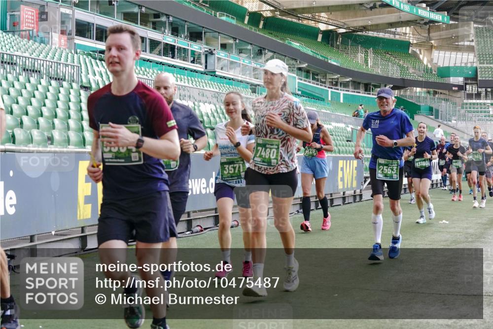 13.09.2026 - 21. swb-Marathon Bremen Michael Burmester http://msf.ph/oto/10475487 13.09.2026 13:16:34 Laufen im Stadion 134, 143, 153, 231, 263, 267, 271, 449, 588, 598, 612, 653, 990, 1057, 1185, 1312, 1465, 1539, 1813, 1825, 1874, 1987, 2013, 2067, 2218, 2235, 2259, 2351, 2359, 2363, 2381, 2385, 2386, 2468, 2532, 2550, 2562, 2579, 2586, 2655, 2664, 2667, 2678, 2698, 2760, 2778, 2783, 2797, 2799, 2821, 2846, 2859, 2874, 2958, 2974, 2996, 3001, 3075, 3104, 3133, 3157, 3165, 3185, 3195, 3213, 3237, 3265, 3314, 3331, 3366, 3382, 3387, 3479, 3486, 3501, 3506, 3512, 3829 meine-sportfotos.de