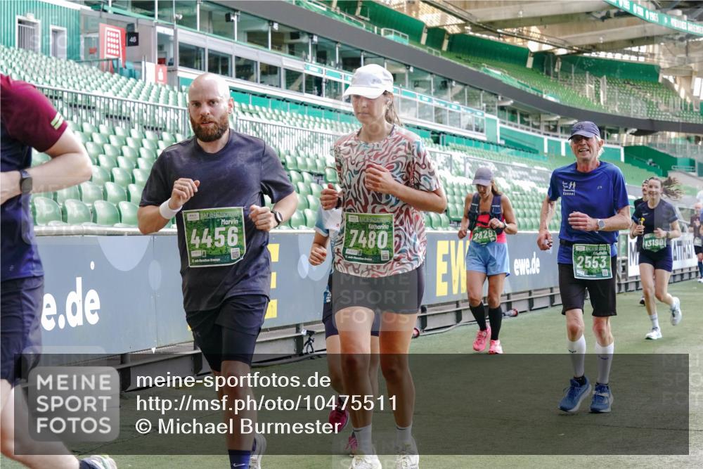 13.09.2026 - 21. swb-Marathon Bremen Michael Burmester http://msf.ph/oto/10475511 13.09.2026 13:16:34 Laufen im Stadion 134, 143, 153, 231, 263, 267, 271, 449, 588, 598, 612, 653, 990, 1057, 1185, 1312, 1465, 1539, 1813, 1825, 1874, 1987, 2013, 2067, 2218, 2235, 2259, 2351, 2359, 2363, 2381, 2385, 2386, 2468, 2532, 2550, 2562, 2579, 2586, 2655, 2664, 2667, 2678, 2698, 2760, 2778, 2783, 2797, 2799, 2821, 2846, 2859, 2874, 2958, 2974, 2996, 3001, 3075, 3104, 3133, 3157, 3165, 3185, 3195, 3213, 3237, 3265, 3314, 3331, 3366, 3382, 3387, 3479, 3486, 3501, 3506, 3512, 3829 meine-sportfotos.de