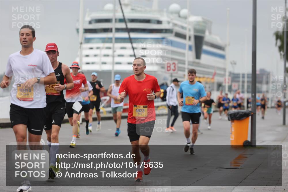 13.09.2026 - Kiel Lauf Andreas Tolksdorf http://msf.ph/oto/10475635 13.09.2026 11:47:57 Kiellinie 10914, 142, 38, 4923, 3 meine-sportfotos.de