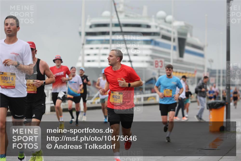 13.09.2026 - Kiel Lauf Andreas Tolksdorf http://msf.ph/oto/10475646 13.09.2026 11:47:58 Kiellinie 10914, 39, 1429, 38, 4923, 3 meine-sportfotos.de