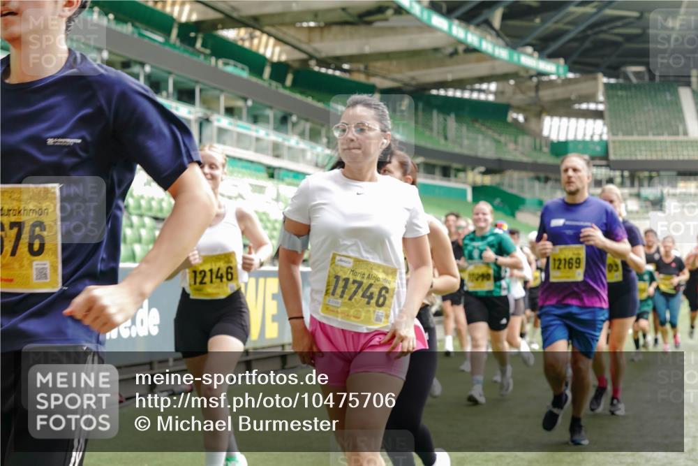 13.09.2026 - 21. swb-Marathon Bremen Michael Burmester http://msf.ph/oto/10475706 13.09.2026 10:38:58 Laufen im Stadion 10090, 10091, 10135, 10138, 10139, 10168, 10188, 10190, 10204, 10205, 10217, 10229, 10238, 10259, 10260, 10273, 10274, 10279, 10280, 10283, 10305, 10314, 10323, 10360, 10363, 10364, 10370, 10375, 10376, 10378, 10404, 10432, 10457, 10465, 10469, 10488, 10493, 10501, 10505, 10510, 10511, 10526, 10556, 10576, 10595, 10609, 10616, 10619, 10630, 10645, 10654, 10660, 10661, 10662, 10664, 10681, 10682, 10686, 10695, 10697, 10712, 10743, 10802, 10823 meine-sportfotos.de