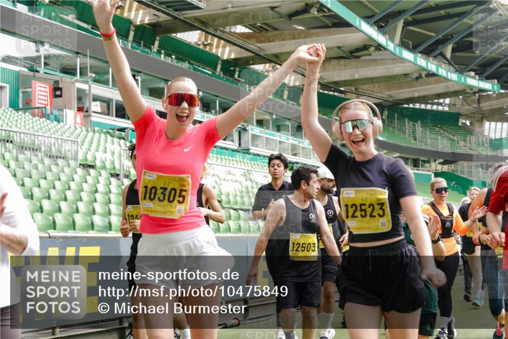 13.09.2026 - 21. swb-Marathon Bremen Michael Burmester http://msf.ph/oto/10475849 13.09.2026 10:39:03 Laufen im Stadion 10090, 10091, 10135, 10138, 10139, 10168, 10188, 10190, 10204, 10205, 10217, 10229, 10238, 10259, 10260, 10279, 10280, 10283, 10305, 10314, 10323, 10360, 10363, 10364, 10370, 10375, 10376, 10378, 10404, 10432, 10457, 10465, 10469, 10484, 10488, 10493, 10501, 10505, 10510, 10511, 10526, 10556, 10576, 10580, 10595, 10609, 10616, 10619, 10630, 10645, 10654, 10660, 10661, 10662, 10664, 10681, 10682, 10686, 10695, 10697, 10712, 10743, 10802, 10823 meine-sportfotos.de