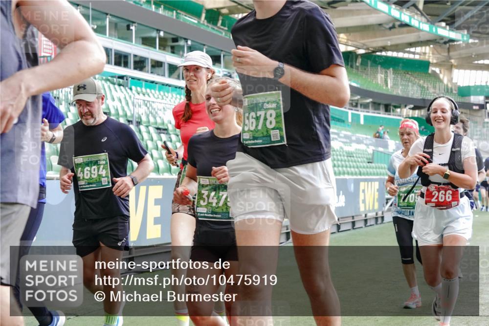 13.09.2026 - 21. swb-Marathon Bremen Michael Burmester http://msf.ph/oto/10475919 13.09.2026 13:16:46 Laufen im Stadion 134, 143, 153, 231, 263, 267, 271, 449, 588, 598, 612, 653, 990, 1057, 1185, 1312, 1424, 1425, 1465, 1539, 1790, 1813, 1825, 1874, 1987, 2013, 2067, 2096, 2218, 2259, 2351, 2363, 2381, 2385, 2386, 2389, 2419, 2468, 2532, 2550, 2562, 2579, 2586, 2655, 2664, 2667, 2678, 2698, 2778, 2783, 2797, 2799, 2821, 2846, 2859, 2874, 2974, 2984, 2996, 3001, 3075, 3104, 3133, 3157, 3165, 3185, 3195, 3213, 3237, 3265, 3314, 3331, 3366, 3382, 3387, 3431, 3479, 3486, 3501, 3506, 3512 meine-sportfotos.de