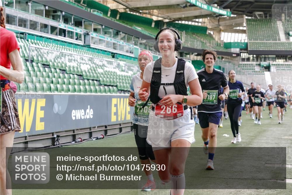 13.09.2026 - 21. swb-Marathon Bremen Michael Burmester http://msf.ph/oto/10475930 13.09.2026 13:16:46 Laufen im Stadion 134, 143, 153, 231, 263, 267, 271, 449, 588, 598, 612, 653, 990, 1057, 1185, 1312, 1424, 1425, 1465, 1539, 1790, 1813, 1825, 1874, 1987, 2013, 2067, 2096, 2218, 2259, 2351, 2363, 2381, 2385, 2386, 2389, 2419, 2468, 2532, 2550, 2562, 2579, 2586, 2655, 2664, 2667, 2678, 2698, 2778, 2783, 2797, 2799, 2821, 2846, 2859, 2874, 2974, 2984, 2996, 3001, 3075, 3104, 3133, 3157, 3165, 3185, 3195, 3213, 3237, 3265, 3314, 3331, 3366, 3382, 3387, 3431, 3479, 3486, 3501, 3506, 3512 meine-sportfotos.de