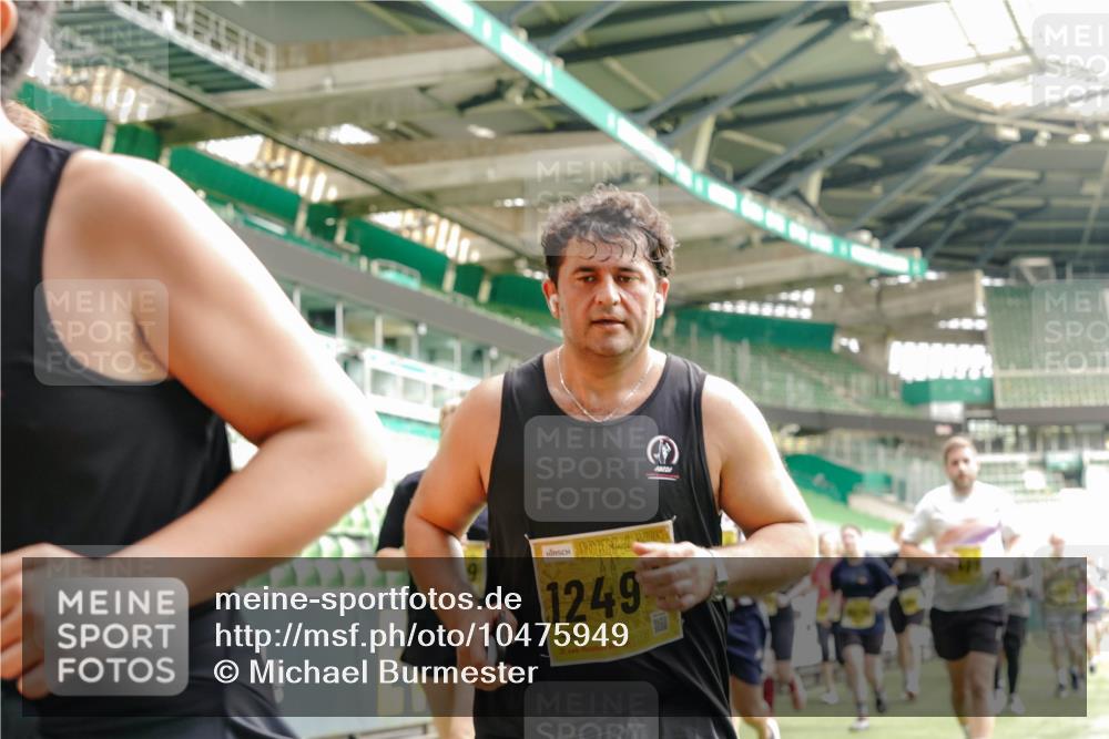13.09.2026 - 21. swb-Marathon Bremen Michael Burmester http://msf.ph/oto/10475949 13.09.2026 10:39:06 Laufen im Stadion 10090, 10091, 10135, 10138, 10139, 10168, 10188, 10190, 10204, 10205, 10217, 10229, 10234, 10238, 10259, 10260, 10279, 10280, 10283, 10305, 10314, 10360, 10363, 10364, 10370, 10375, 10376, 10378, 10404, 10432, 10457, 10465, 10469, 10484, 10488, 10493, 10501, 10505, 10510, 10511, 10526, 10556, 10576, 10580, 10595, 10609, 10616, 10619, 10630, 10645, 10654, 10660, 10661, 10662, 10664, 10681, 10682, 10686, 10695, 10697, 10712, 10737, 10743, 10802, 10823 meine-sportfotos.de