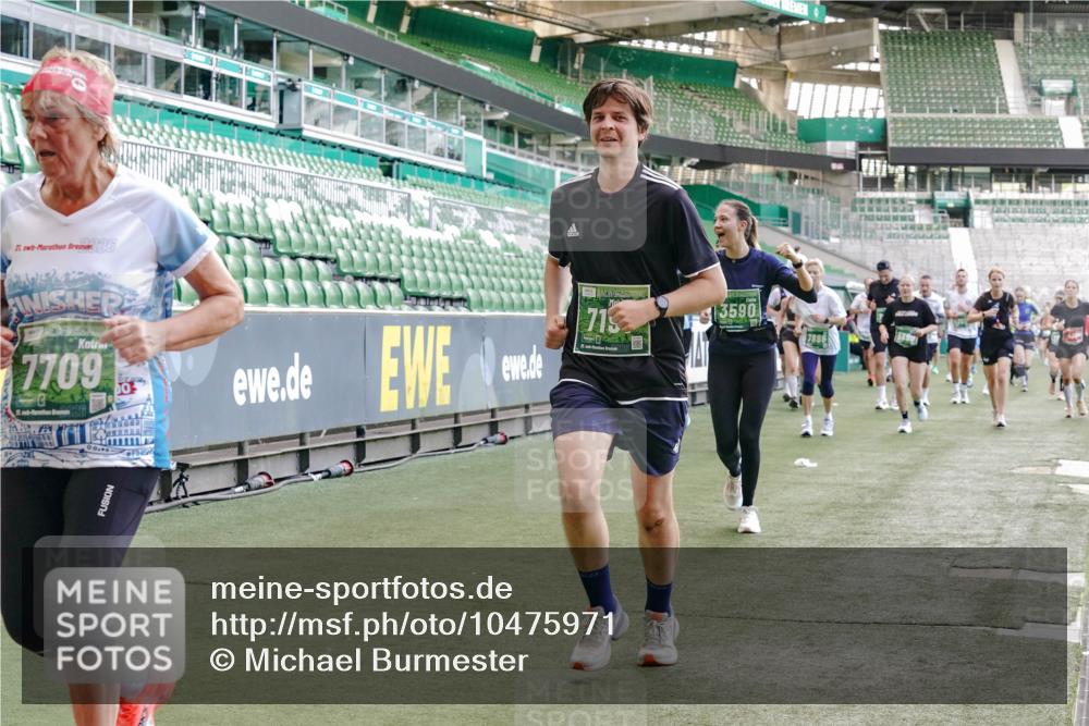 13.09.2026 - 21. swb-Marathon Bremen Michael Burmester http://msf.ph/oto/10475971 13.09.2026 13:16:47 Laufen im Stadion 134, 143, 153, 231, 263, 267, 271, 449, 588, 598, 612, 653, 990, 1057, 1185, 1312, 1424, 1425, 1465, 1539, 1790, 1813, 1825, 1874, 1987, 2013, 2067, 2096, 2218, 2259, 2351, 2363, 2381, 2385, 2386, 2389, 2419, 2468, 2532, 2550, 2562, 2579, 2586, 2655, 2664, 2667, 2678, 2698, 2778, 2783, 2797, 2799, 2821, 2846, 2859, 2874, 2974, 2984, 2996, 3001, 3075, 3104, 3133, 3157, 3165, 3185, 3195, 3213, 3237, 3265, 3314, 3331, 3366, 3382, 3387, 3431, 3479, 3486, 3501, 3506, 3512 meine-sportfotos.de