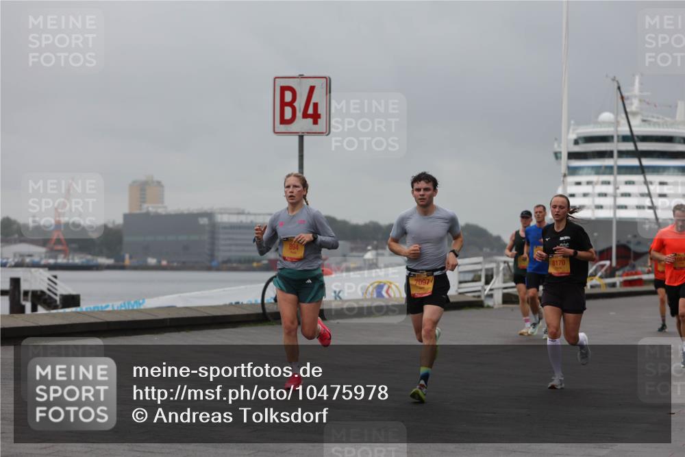 13.09.2026 - Kiel Lauf Andreas Tolksdorf http://msf.ph/oto/10475978 13.09.2026 11:48:33 Kiellinie 4, 894, 7097, 8170 meine-sportfotos.de