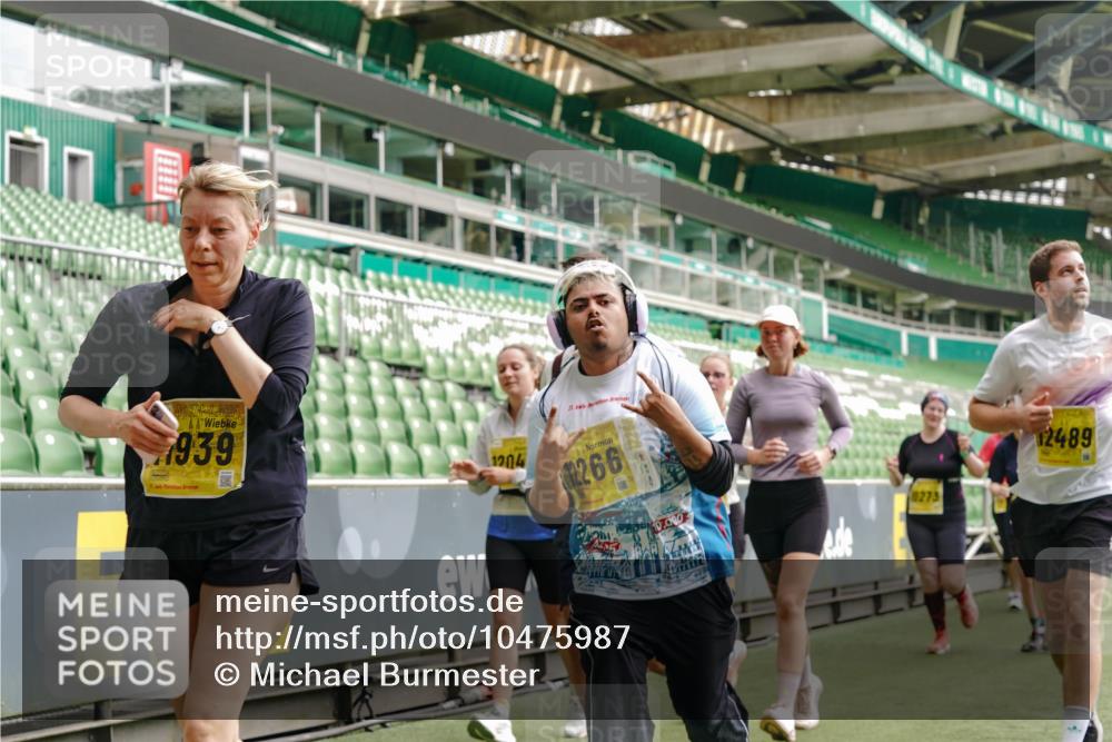 13.09.2026 - 21. swb-Marathon Bremen Michael Burmester http://msf.ph/oto/10475987 13.09.2026 10:39:07 Laufen im Stadion 10090, 10091, 10135, 10138, 10139, 10168, 10188, 10190, 10204, 10205, 10217, 10229, 10234, 10238, 10259, 10260, 10279, 10280, 10283, 10305, 10314, 10360, 10363, 10364, 10370, 10375, 10376, 10378, 10404, 10432, 10457, 10465, 10469, 10484, 10488, 10493, 10501, 10505, 10510, 10511, 10526, 10556, 10576, 10580, 10595, 10609, 10616, 10619, 10630, 10645, 10654, 10660, 10661, 10662, 10664, 10681, 10682, 10686, 10695, 10697, 10712, 10737, 10743, 10802, 10823 meine-sportfotos.de