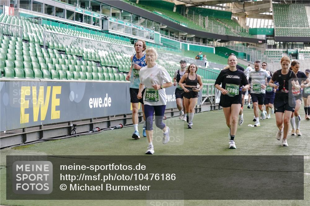 13.09.2026 - 21. swb-Marathon Bremen Michael Burmester http://msf.ph/oto/10476186 13.09.2026 13:16:52 Laufen im Stadion 134, 143, 153, 231, 267, 271, 449, 588, 598, 612, 653, 990, 1057, 1185, 1312, 1424, 1425, 1465, 1539, 1790, 1813, 1825, 1874, 1987, 2013, 2067, 2096, 2218, 2259, 2351, 2363, 2381, 2386, 2389, 2419, 2468, 2532, 2550, 2562, 2579, 2586, 2601, 2655, 2664, 2667, 2678, 2698, 2778, 2797, 2799, 2821, 2846, 2874, 2974, 2984, 2996, 3001, 3075, 3104, 3133, 3165, 3180, 3185, 3195, 3213, 3237, 3265, 3314, 3331, 3337, 3366, 3382, 3387, 3421, 3431, 3479, 3486, 3501, 3506, 3512 meine-sportfotos.de