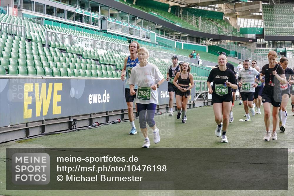 13.09.2026 - 21. swb-Marathon Bremen Michael Burmester http://msf.ph/oto/10476198 13.09.2026 13:16:52 Laufen im Stadion 134, 143, 153, 231, 267, 271, 449, 588, 598, 612, 653, 990, 1057, 1185, 1312, 1424, 1425, 1465, 1539, 1790, 1813, 1825, 1874, 1987, 2013, 2067, 2096, 2218, 2259, 2351, 2363, 2381, 2386, 2389, 2419, 2468, 2532, 2550, 2562, 2579, 2586, 2601, 2655, 2664, 2667, 2678, 2698, 2778, 2797, 2799, 2821, 2846, 2874, 2974, 2984, 2996, 3001, 3075, 3104, 3133, 3165, 3180, 3185, 3195, 3213, 3237, 3265, 3314, 3331, 3337, 3366, 3382, 3387, 3421, 3431, 3479, 3486, 3501, 3506, 3512 meine-sportfotos.de