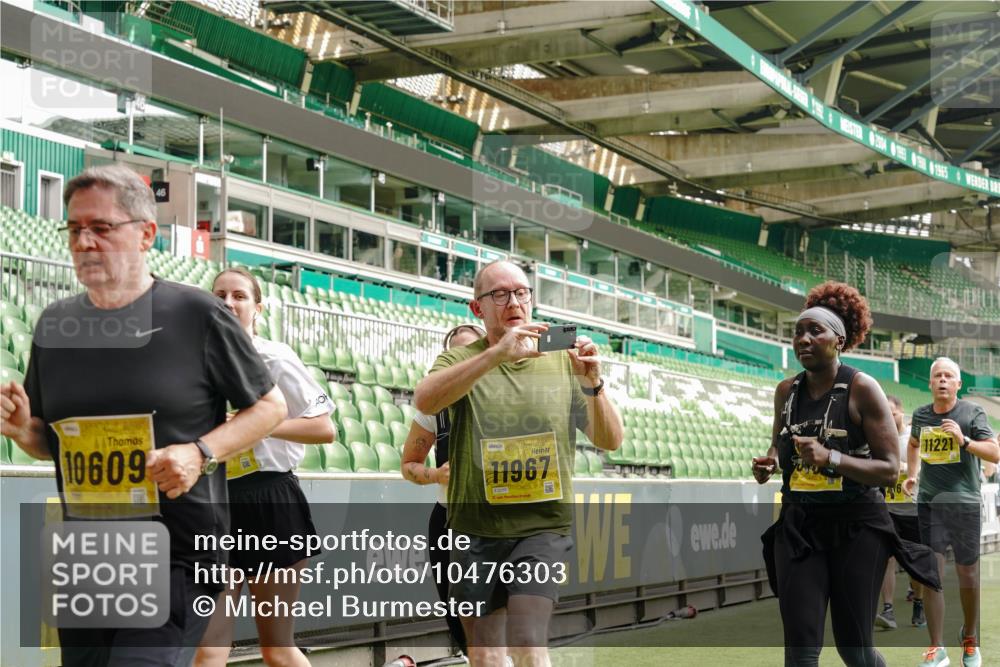 13.09.2026 - 21. swb-Marathon Bremen Michael Burmester http://msf.ph/oto/10476303 13.09.2026 10:39:15 Laufen im Stadion 10135, 10138, 10139, 10168, 10188, 10190, 10204, 10205, 10217, 10229, 10234, 10238, 10259, 10260, 10279, 10280, 10305, 10314, 10360, 10363, 10364, 10370, 10375, 10376, 10378, 10386, 10404, 10432, 10457, 10465, 10469, 10484, 10493, 10501, 10505, 10510, 10511, 10526, 10556, 10576, 10580, 10595, 10599, 10609, 10616, 10619, 10630, 10645, 10654, 10660, 10661, 10662, 10664, 10681, 10682, 10686, 10695, 10697, 10712, 10737, 10743, 10802, 10823 meine-sportfotos.de