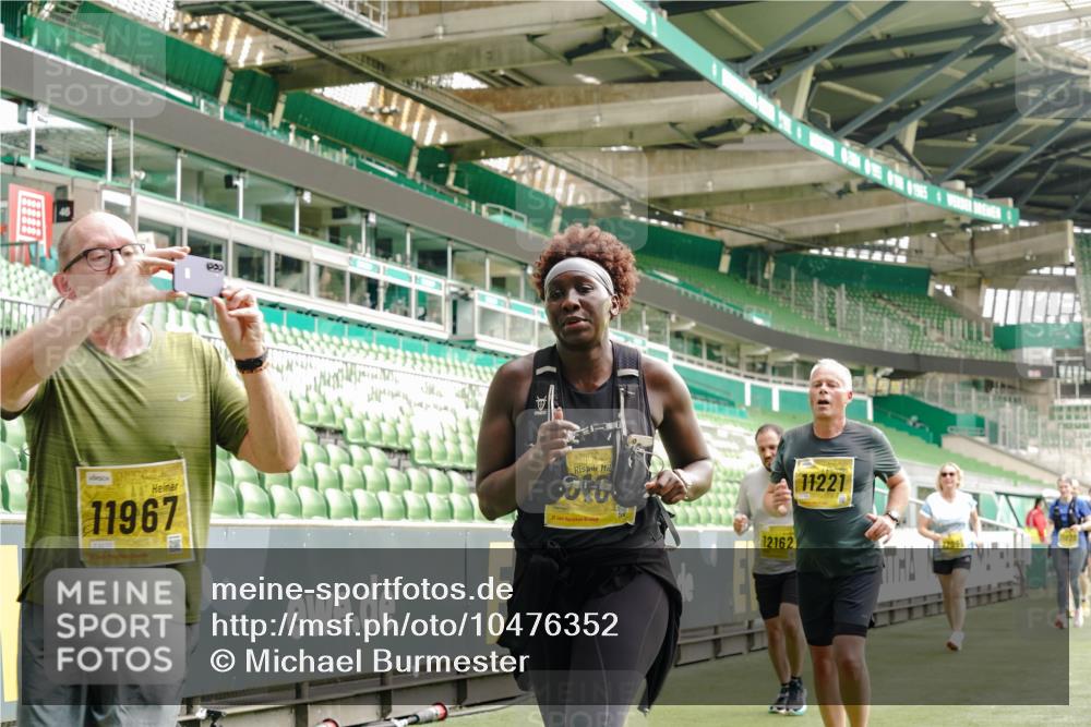13.09.2026 - 21. swb-Marathon Bremen Michael Burmester http://msf.ph/oto/10476352 13.09.2026 10:39:16 Laufen im Stadion 10135, 10138, 10139, 10168, 10188, 10190, 10204, 10205, 10217, 10229, 10234, 10238, 10259, 10260, 10279, 10280, 10305, 10314, 10360, 10363, 10364, 10370, 10375, 10376, 10378, 10386, 10404, 10432, 10457, 10465, 10469, 10484, 10493, 10501, 10505, 10510, 10511, 10526, 10556, 10576, 10580, 10595, 10599, 10609, 10616, 10619, 10630, 10645, 10653, 10654, 10660, 10661, 10662, 10664, 10681, 10682, 10686, 10695, 10697, 10712, 10737, 10743, 10802, 10823 meine-sportfotos.de