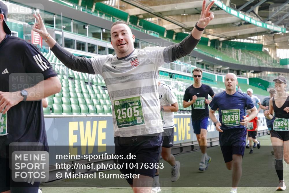 13.09.2026 - 21. swb-Marathon Bremen Michael Burmester http://msf.ph/oto/10476363 13.09.2026 13:16:56 Laufen im Stadion 134, 143, 153, 231, 267, 271, 449, 588, 598, 612, 653, 990, 1057, 1185, 1312, 1424, 1425, 1465, 1539, 1790, 1813, 1825, 1874, 1987, 2013, 2067, 2096, 2218, 2259, 2351, 2363, 2381, 2386, 2389, 2419, 2468, 2532, 2550, 2562, 2579, 2586, 2601, 2655, 2664, 2678, 2698, 2778, 2797, 2799, 2821, 2846, 2874, 2974, 2984, 2996, 3001, 3075, 3104, 3133, 3165, 3180, 3195, 3213, 3237, 3265, 3314, 3331, 3337, 3366, 3382, 3387, 3421, 3431, 3479, 3486, 3501, 3506, 3512, 3548 meine-sportfotos.de