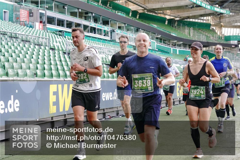 13.09.2026 - 21. swb-Marathon Bremen Michael Burmester http://msf.ph/oto/10476380 13.09.2026 13:16:57 Laufen im Stadion 134, 143, 153, 231, 267, 271, 449, 588, 598, 612, 653, 990, 1057, 1185, 1312, 1424, 1425, 1465, 1539, 1790, 1813, 1825, 1874, 1987, 2013, 2067, 2096, 2218, 2259, 2351, 2363, 2381, 2386, 2389, 2419, 2468, 2532, 2550, 2562, 2579, 2586, 2601, 2655, 2664, 2678, 2698, 2778, 2797, 2799, 2821, 2846, 2874, 2974, 2984, 2996, 3001, 3075, 3104, 3133, 3165, 3180, 3195, 3213, 3237, 3265, 3314, 3331, 3337, 3366, 3382, 3387, 3421, 3431, 3479, 3486, 3501, 3506, 3512, 3548 meine-sportfotos.de