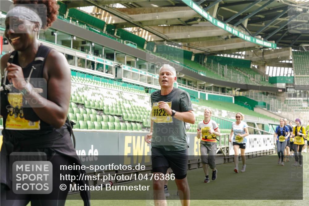 13.09.2026 - 21. swb-Marathon Bremen Michael Burmester http://msf.ph/oto/10476386 13.09.2026 10:39:17 Laufen im Stadion 10135, 10138, 10139, 10168, 10188, 10190, 10204, 10205, 10217, 10229, 10234, 10238, 10259, 10260, 10279, 10280, 10305, 10314, 10360, 10363, 10364, 10370, 10375, 10376, 10378, 10386, 10404, 10432, 10457, 10465, 10469, 10484, 10493, 10501, 10505, 10510, 10511, 10526, 10556, 10576, 10580, 10595, 10599, 10609, 10616, 10619, 10630, 10645, 10653, 10654, 10660, 10661, 10662, 10664, 10681, 10682, 10686, 10695, 10697, 10712, 10737, 10743, 10802, 10823 meine-sportfotos.de