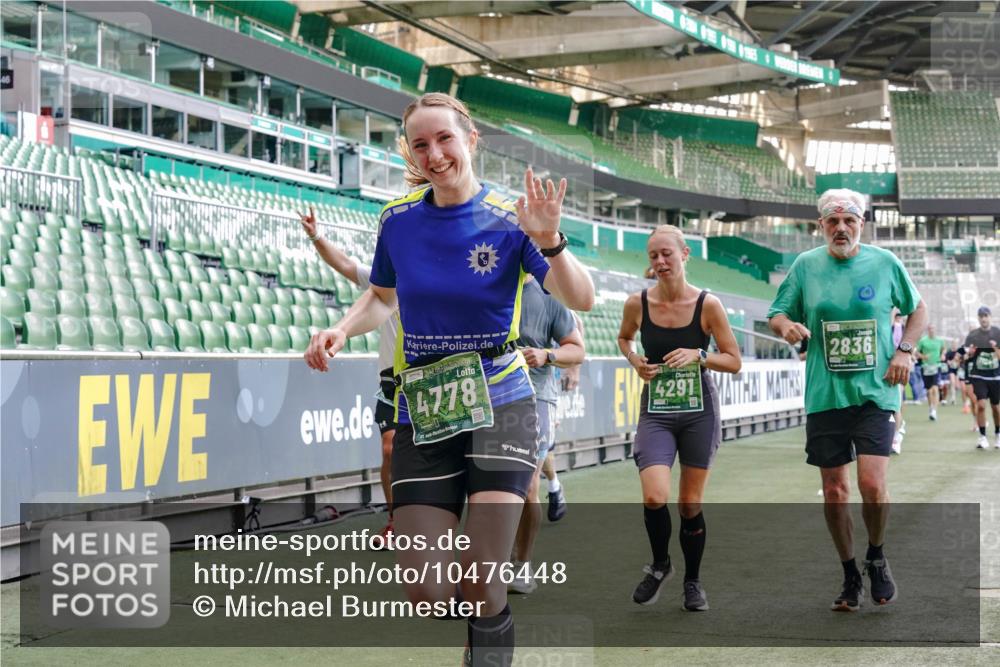13.09.2026 - 21. swb-Marathon Bremen Michael Burmester http://msf.ph/oto/10476448 13.09.2026 13:16:59 Laufen im Stadion 134, 143, 153, 231, 267, 271, 449, 588, 598, 612, 653, 990, 1057, 1185, 1312, 1424, 1425, 1465, 1539, 1790, 1813, 1825, 1874, 1987, 2013, 2067, 2096, 2218, 2259, 2351, 2363, 2381, 2389, 2419, 2468, 2532, 2550, 2562, 2579, 2586, 2601, 2647, 2655, 2664, 2678, 2698, 2778, 2797, 2799, 2821, 2846, 2974, 2984, 2996, 3001, 3075, 3104, 3133, 3165, 3180, 3195, 3213, 3237, 3265, 3314, 3331, 3337, 3366, 3382, 3387, 3421, 3431, 3479, 3486, 3501, 3506, 3512, 3548 meine-sportfotos.de