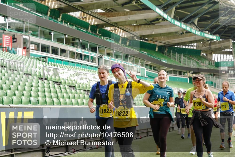 13.09.2026 - 21. swb-Marathon Bremen Michael Burmester http://msf.ph/oto/10476508 13.09.2026 10:39:24 Laufen im Stadion 10135, 10138, 10139, 10156, 10168, 10188, 10190, 10204, 10205, 10217, 10229, 10234, 10238, 10259, 10260, 10279, 10280, 10305, 10314, 10360, 10363, 10364, 10378, 10386, 10404, 10457, 10465, 10469, 10484, 10493, 10501, 10505, 10510, 10511, 10526, 10556, 10570, 10576, 10580, 10595, 10599, 10609, 10616, 10619, 10630, 10645, 10653, 10660, 10661, 10662, 10664, 10681, 10682, 10686, 10695, 10696, 10697, 10712, 10737, 10743, 10751, 10802, 10823 meine-sportfotos.de