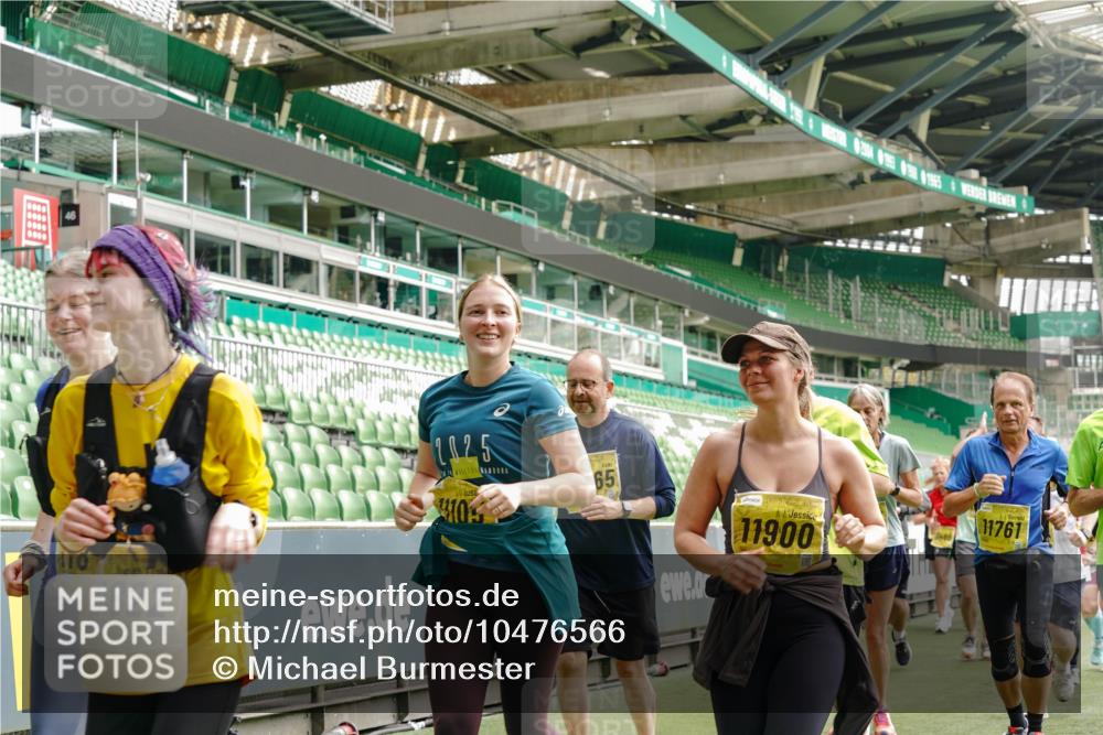 13.09.2026 - 21. swb-Marathon Bremen Michael Burmester http://msf.ph/oto/10476566 13.09.2026 10:39:25 Laufen im Stadion 10135, 10138, 10139, 10156, 10168, 10169, 10188, 10190, 10204, 10205, 10217, 10229, 10234, 10238, 10259, 10260, 10279, 10280, 10305, 10314, 10360, 10363, 10364, 10378, 10386, 10404, 10457, 10465, 10469, 10484, 10493, 10501, 10505, 10510, 10511, 10526, 10556, 10570, 10576, 10580, 10595, 10599, 10609, 10616, 10619, 10630, 10645, 10653, 10660, 10661, 10662, 10664, 10681, 10682, 10686, 10695, 10696, 10697, 10712, 10737, 10743, 10751, 10802, 10823 meine-sportfotos.de