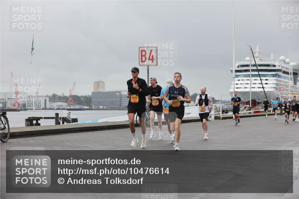 13.09.2026 - Kiel Lauf Andreas Tolksdorf http://msf.ph/oto/10476614 13.09.2026 11:49:37 Kiellinie 9836, 4, 3, 507 meine-sportfotos.de