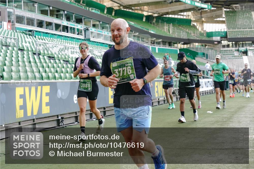 13.09.2026 - 21. swb-Marathon Bremen Michael Burmester http://msf.ph/oto/10476619 13.09.2026 13:17:04 Laufen im Stadion 134, 143, 153, 231, 267, 271, 311, 449, 588, 598, 612, 653, 990, 1057, 1185, 1312, 1424, 1425, 1465, 1539, 1790, 1813, 1825, 1874, 1987, 2013, 2067, 2096, 2218, 2259, 2351, 2363, 2381, 2389, 2419, 2468, 2532, 2550, 2562, 2579, 2586, 2601, 2647, 2655, 2664, 2678, 2698, 2778, 2797, 2799, 2821, 2846, 2974, 2984, 2996, 3001, 3104, 3133, 3180, 3195, 3213, 3237, 3314, 3331, 3337, 3366, 3382, 3387, 3421, 3431, 3479, 3486, 3501, 3506, 3512, 3548 meine-sportfotos.de
