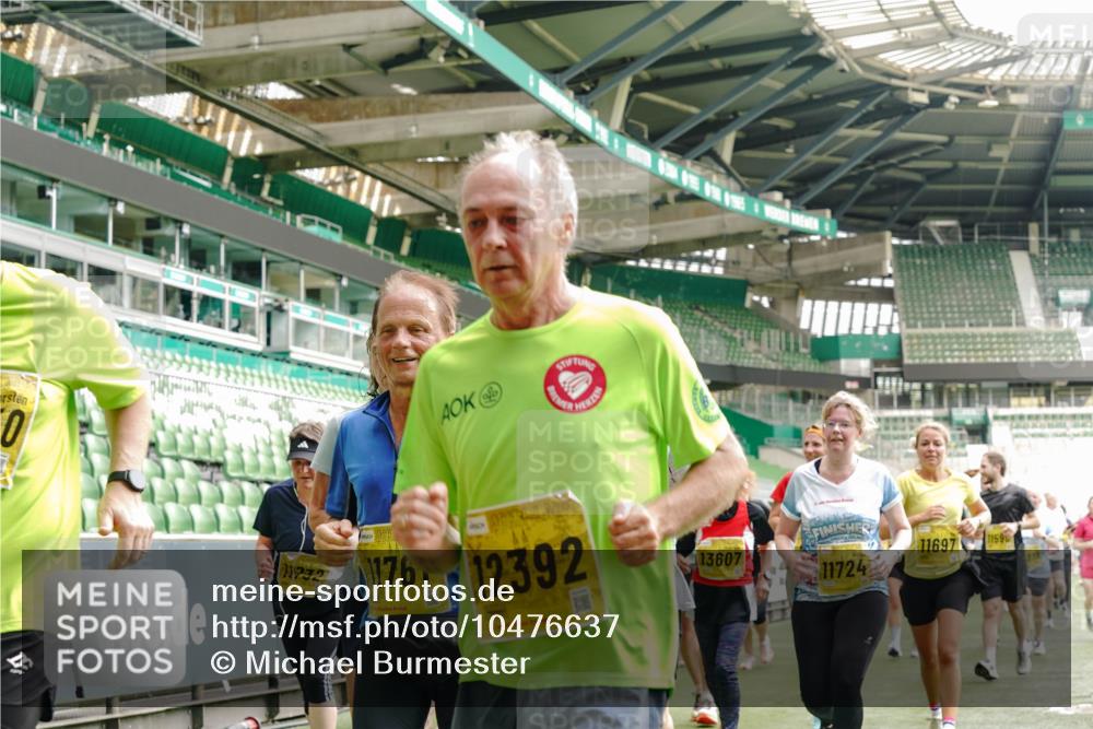 13.09.2026 - 21. swb-Marathon Bremen Michael Burmester http://msf.ph/oto/10476637 13.09.2026 10:39:27 Laufen im Stadion 10135, 10138, 10139, 10156, 10168, 10169, 10188, 10190, 10204, 10205, 10217, 10229, 10234, 10238, 10259, 10260, 10279, 10280, 10299, 10305, 10314, 10360, 10363, 10364, 10378, 10386, 10404, 10457, 10465, 10469, 10484, 10493, 10501, 10505, 10510, 10511, 10526, 10556, 10570, 10576, 10580, 10595, 10599, 10609, 10616, 10619, 10630, 10645, 10653, 10660, 10661, 10662, 10664, 10681, 10682, 10686, 10695, 10696, 10697, 10712, 10737, 10743, 10751, 10802, 10823 meine-sportfotos.de