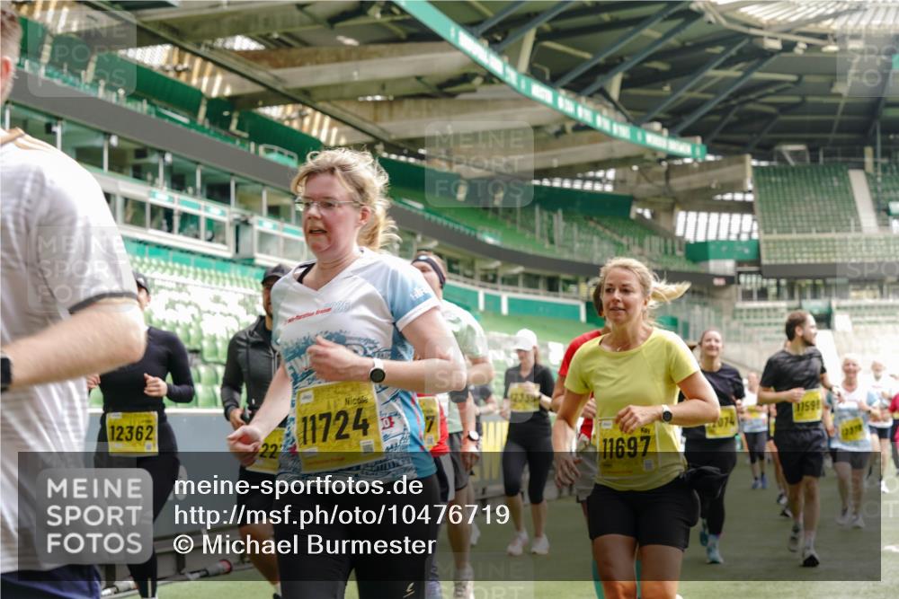 13.09.2026 - 21. swb-Marathon Bremen Michael Burmester http://msf.ph/oto/10476719 13.09.2026 10:39:29 Laufen im Stadion 10135, 10138, 10139, 10156, 10168, 10169, 10188, 10204, 10205, 10217, 10229, 10234, 10238, 10259, 10260, 10279, 10280, 10299, 10314, 10360, 10363, 10364, 10378, 10386, 10404, 10457, 10465, 10469, 10484, 10493, 10501, 10505, 10510, 10511, 10526, 10556, 10570, 10576, 10580, 10595, 10599, 10609, 10616, 10619, 10630, 10645, 10653, 10660, 10661, 10662, 10664, 10681, 10682, 10686, 10695, 10696, 10697, 10712, 10737, 10743, 10751, 10802, 10823 meine-sportfotos.de