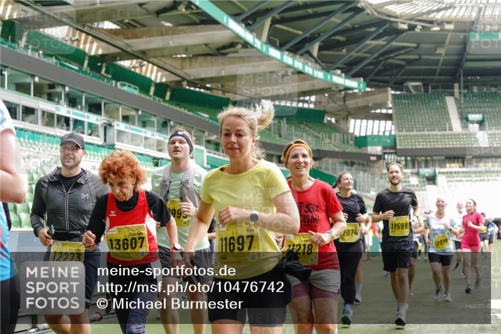 13.09.2026 - 21. swb-Marathon Bremen Michael Burmester http://msf.ph/oto/10476742 13.09.2026 10:39:30 Laufen im Stadion 10135, 10138, 10139, 10156, 10168, 10169, 10188, 10204, 10205, 10217, 10229, 10234, 10238, 10259, 10260, 10279, 10280, 10299, 10314, 10360, 10363, 10364, 10378, 10386, 10404, 10457, 10465, 10469, 10484, 10493, 10501, 10505, 10510, 10511, 10526, 10556, 10570, 10576, 10580, 10595, 10599, 10609, 10616, 10619, 10630, 10645, 10653, 10660, 10661, 10662, 10664, 10681, 10682, 10686, 10695, 10696, 10697, 10712, 10737, 10743, 10751, 10802 meine-sportfotos.de