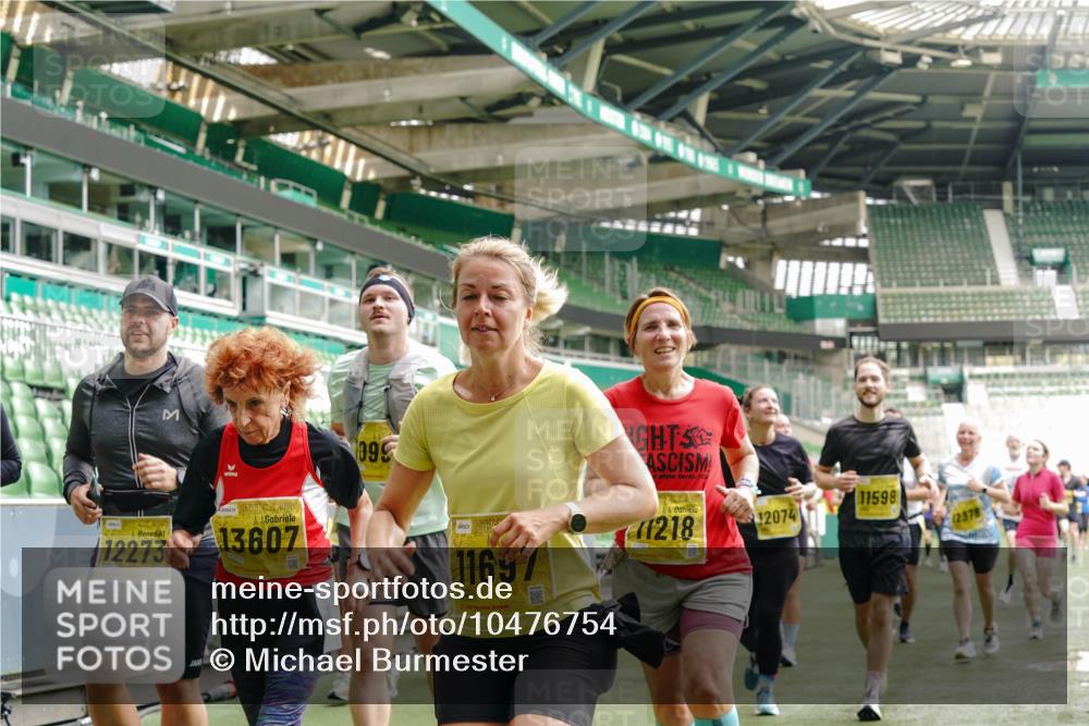 13.09.2026 - 21. swb-Marathon Bremen Michael Burmester http://msf.ph/oto/10476754 13.09.2026 10:39:30 Laufen im Stadion 10135, 10138, 10139, 10156, 10168, 10169, 10188, 10204, 10205, 10217, 10229, 10234, 10238, 10259, 10260, 10279, 10280, 10299, 10314, 10360, 10363, 10364, 10378, 10386, 10404, 10457, 10465, 10469, 10484, 10493, 10501, 10505, 10510, 10511, 10526, 10556, 10570, 10576, 10580, 10595, 10599, 10609, 10616, 10619, 10630, 10645, 10653, 10660, 10661, 10662, 10664, 10681, 10682, 10686, 10695, 10696, 10697, 10712, 10737, 10743, 10751, 10802 meine-sportfotos.de