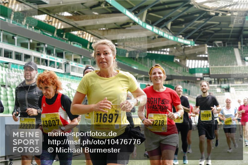 13.09.2026 - 21. swb-Marathon Bremen Michael Burmester http://msf.ph/oto/10476776 13.09.2026 10:39:30 Laufen im Stadion 10135, 10138, 10139, 10156, 10168, 10169, 10188, 10204, 10205, 10217, 10229, 10234, 10238, 10259, 10260, 10279, 10280, 10299, 10314, 10360, 10363, 10364, 10378, 10386, 10404, 10457, 10465, 10469, 10484, 10493, 10501, 10505, 10510, 10511, 10526, 10556, 10570, 10576, 10580, 10595, 10599, 10609, 10616, 10619, 10630, 10645, 10653, 10660, 10661, 10662, 10664, 10681, 10682, 10686, 10695, 10696, 10697, 10712, 10737, 10743, 10751, 10802 meine-sportfotos.de