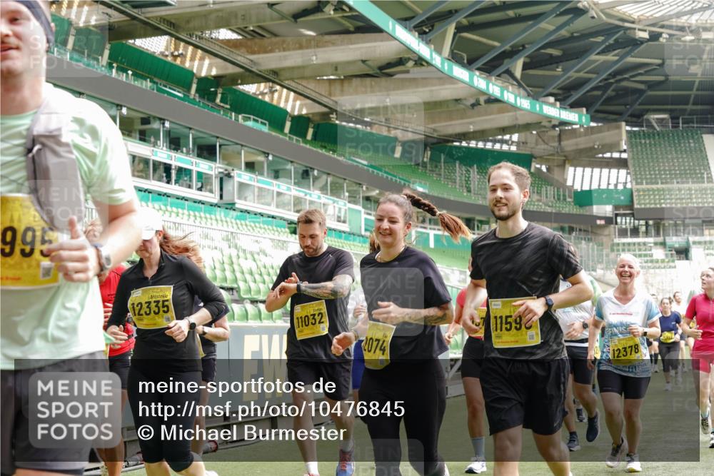 13.09.2026 - 21. swb-Marathon Bremen Michael Burmester http://msf.ph/oto/10476845 13.09.2026 10:39:32 Laufen im Stadion 10135, 10138, 10139, 10156, 10168, 10169, 10188, 10204, 10205, 10217, 10229, 10234, 10238, 10259, 10260, 10279, 10280, 10299, 10314, 10360, 10363, 10364, 10378, 10386, 10404, 10457, 10469, 10484, 10493, 10501, 10505, 10510, 10511, 10526, 10556, 10570, 10576, 10580, 10595, 10599, 10609, 10616, 10619, 10630, 10645, 10653, 10660, 10661, 10662, 10664, 10681, 10682, 10686, 10695, 10696, 10697, 10712, 10737, 10743, 10751, 10802 meine-sportfotos.de