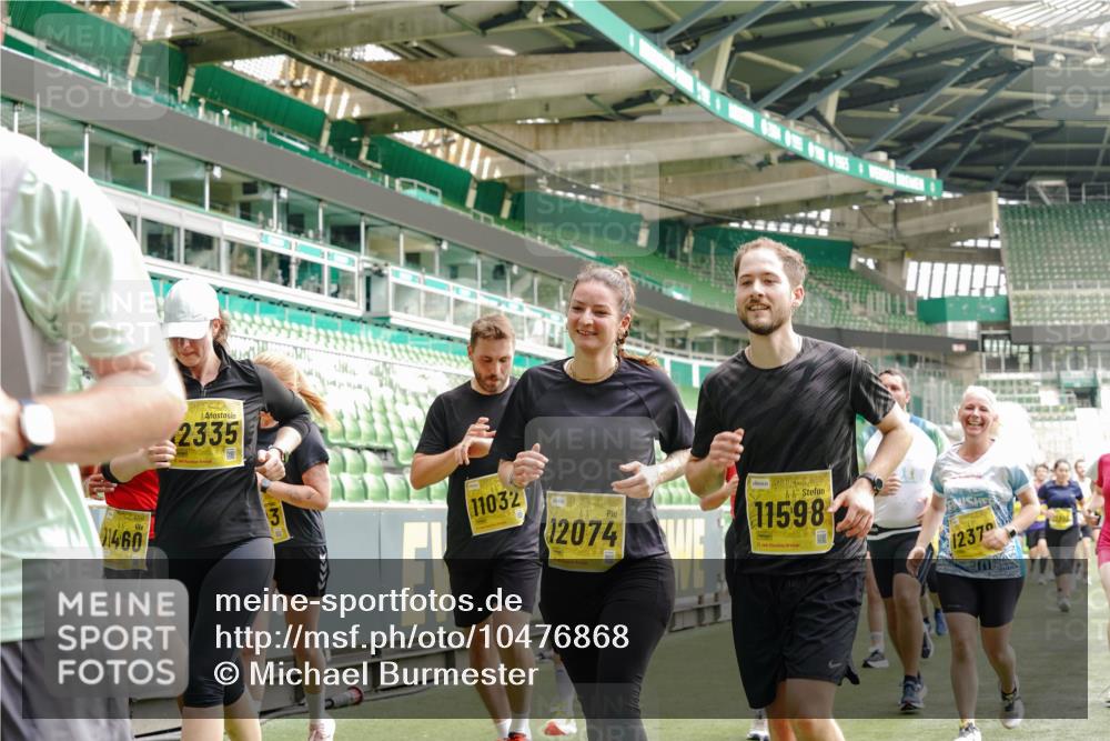 13.09.2026 - 21. swb-Marathon Bremen Michael Burmester http://msf.ph/oto/10476868 13.09.2026 10:39:32 Laufen im Stadion 10135, 10138, 10139, 10156, 10168, 10169, 10188, 10204, 10205, 10217, 10229, 10234, 10238, 10259, 10260, 10279, 10280, 10299, 10314, 10360, 10363, 10364, 10378, 10386, 10404, 10457, 10469, 10484, 10493, 10501, 10505, 10510, 10511, 10526, 10556, 10570, 10576, 10580, 10595, 10599, 10609, 10616, 10619, 10630, 10645, 10653, 10660, 10661, 10662, 10664, 10681, 10682, 10686, 10695, 10696, 10697, 10712, 10737, 10743, 10751, 10802 meine-sportfotos.de