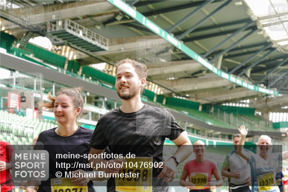 13.09.2026 - 21. swb-Marathon Bremen Michael Burmester http://msf.ph/oto/10476902 13.09.2026 10:39:33 Laufen im Stadion 10135, 10138, 10139, 10156, 10168, 10169, 10188, 10204, 10205, 10213, 10217, 10229, 10234, 10238, 10259, 10260, 10279, 10280, 10299, 10314, 10360, 10363, 10364, 10378, 10386, 10404, 10457, 10469, 10484, 10493, 10501, 10505, 10510, 10511, 10526, 10556, 10570, 10576, 10580, 10595, 10599, 10609, 10616, 10619, 10630, 10645, 10653, 10660, 10661, 10662, 10664, 10681, 10682, 10686, 10695, 10696, 10697, 10712, 10737, 10743, 10751, 10802 meine-sportfotos.de