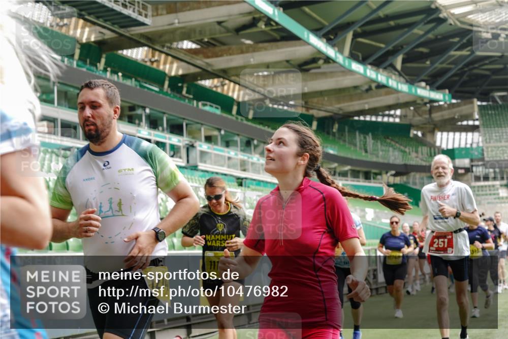 13.09.2026 - 21. swb-Marathon Bremen Michael Burmester http://msf.ph/oto/10476982 13.09.2026 10:39:35 Laufen im Stadion 10135, 10138, 10139, 10156, 10168, 10169, 10188, 10204, 10205, 10213, 10217, 10229, 10234, 10238, 10259, 10260, 10279, 10280, 10299, 10314, 10321, 10360, 10363, 10364, 10378, 10386, 10404, 10417, 10457, 10469, 10484, 10493, 10501, 10505, 10510, 10511, 10526, 10556, 10570, 10576, 10580, 10595, 10599, 10609, 10616, 10619, 10630, 10645, 10653, 10660, 10661, 10662, 10664, 10681, 10682, 10686, 10695, 10696, 10697, 10712, 10737, 10743, 10751, 10802 meine-sportfotos.de